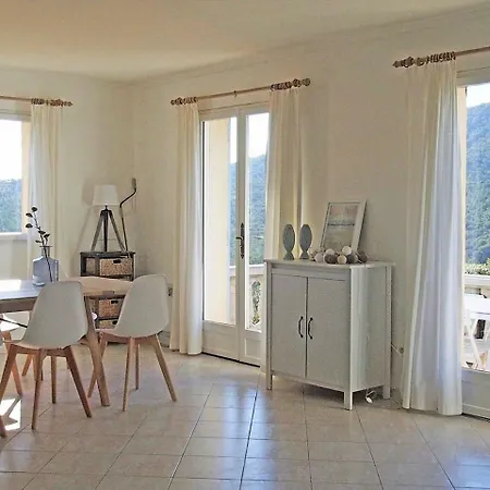 A Tastefully Furnished Villa With Private Pool, 8 Km From The Mediterranean Sea Bormes-les-Mimosas